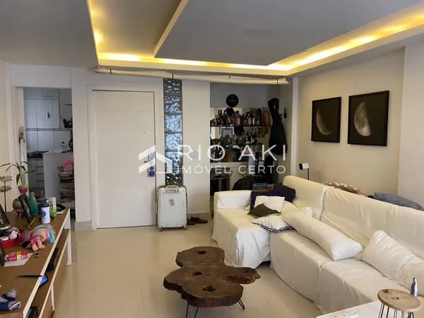 Apartamento Reformado em Alto Padrão na Conrado Niemeyer, Original 3 quartos e dependências completas.