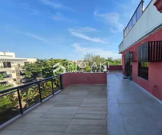 Reformada Cobertura Duplex, 171m², 3 quartos, 3 vagas, Próximo da Praia na Gleba B do Recreio.