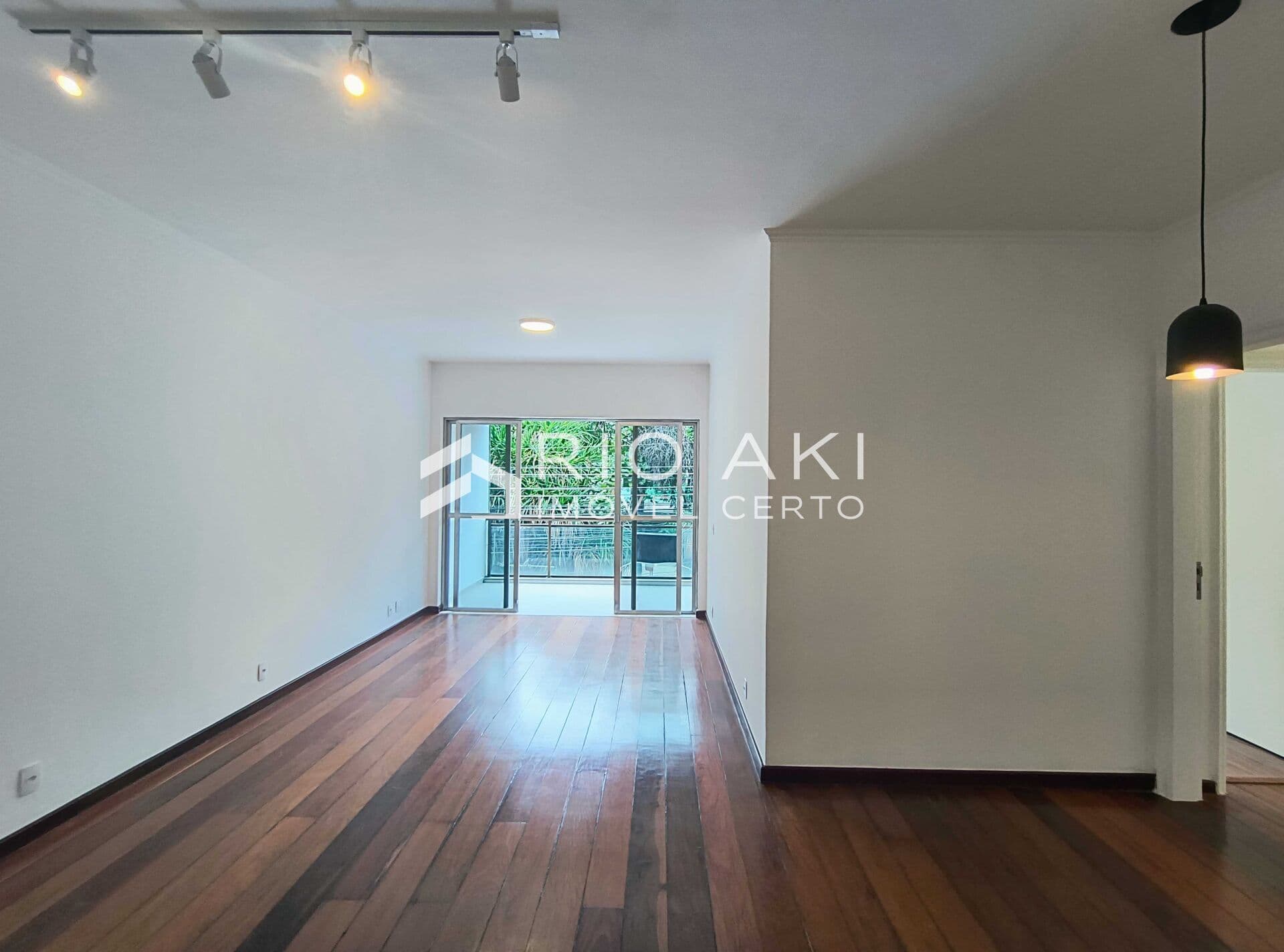 Apartamento Reformado 130m² no Jardim Oceânico – 3 Quartos, 2 Vagas, ao lado do Metrô
