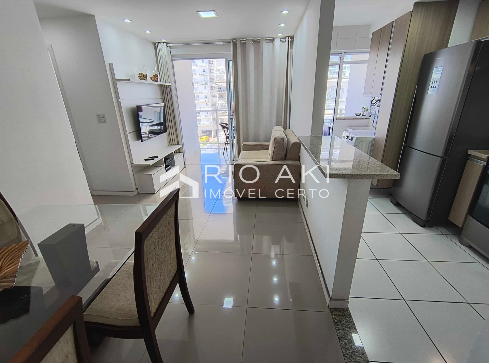 Apartamento 71m², 2 Qtos, Vaga, Varandão, Vista para Piscina e Sol da manhã, Reformado no WONDERFULL RESORT.