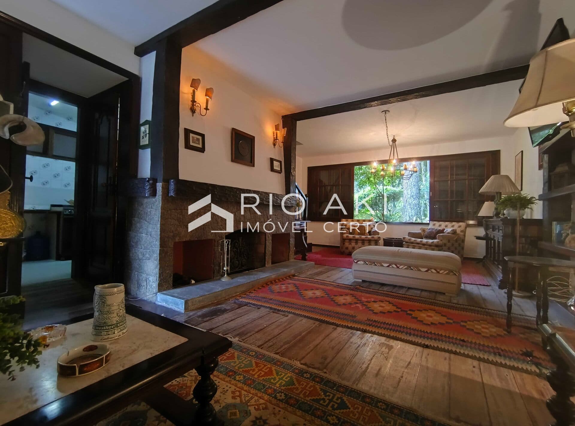 Casa em estilo Suíço, 3qtos, em Condomínio com lazer e bosque, no ponto mais turístico de Teresópolis.