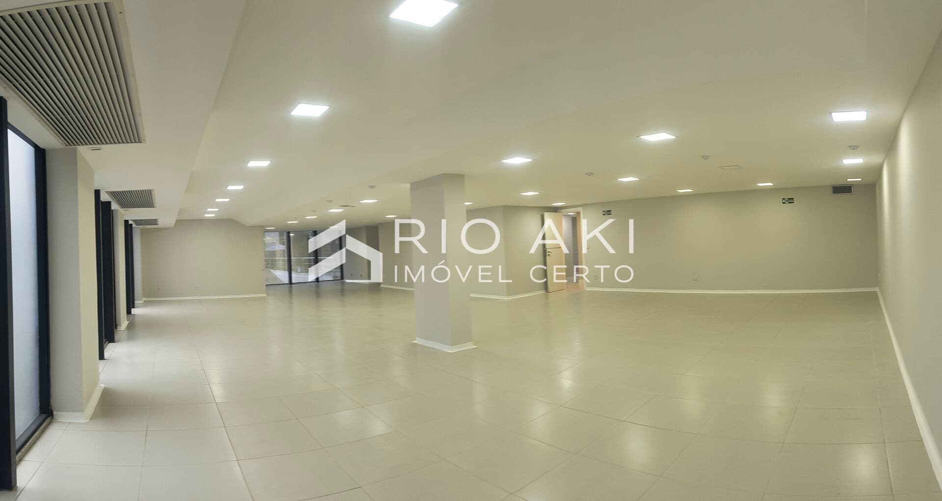 3 Andares Comerciais, 984m², reformados, em Condomínio de Alto Padrão na Barra, ao lado do Parque das Rosas.
