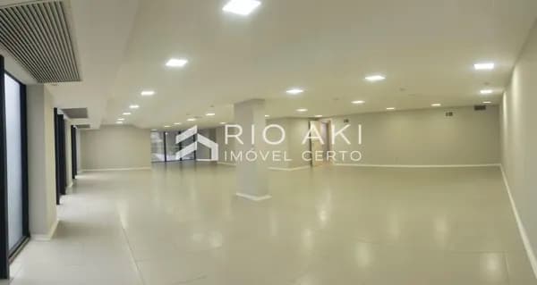 3 Andares Comerciais, 984m², reformados, em Condomínio de Alto Padrão na Barra, ao lado do Parque das Rosas.