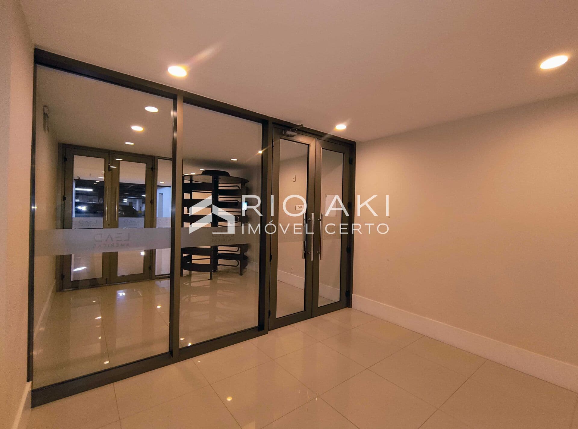 Sala Comercial 30,43m² com Pé-Direito Duplo e 1 Vaga no Lead Américas – Barra da Tijuca