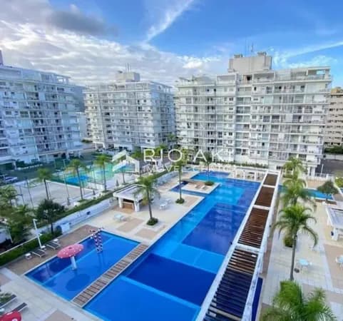 Apartamento de 88m², andar alto, sol da manhã, vista para Piscina e 2 Vagas em subsolo, na melhor planta do Wonderfull Resort