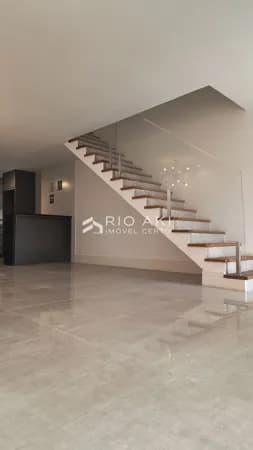 Casa Duplex de Alto Padrão, legalizada, com Piscina, em condomínio com segurança 24hs e lazer, em Vargem Grande.