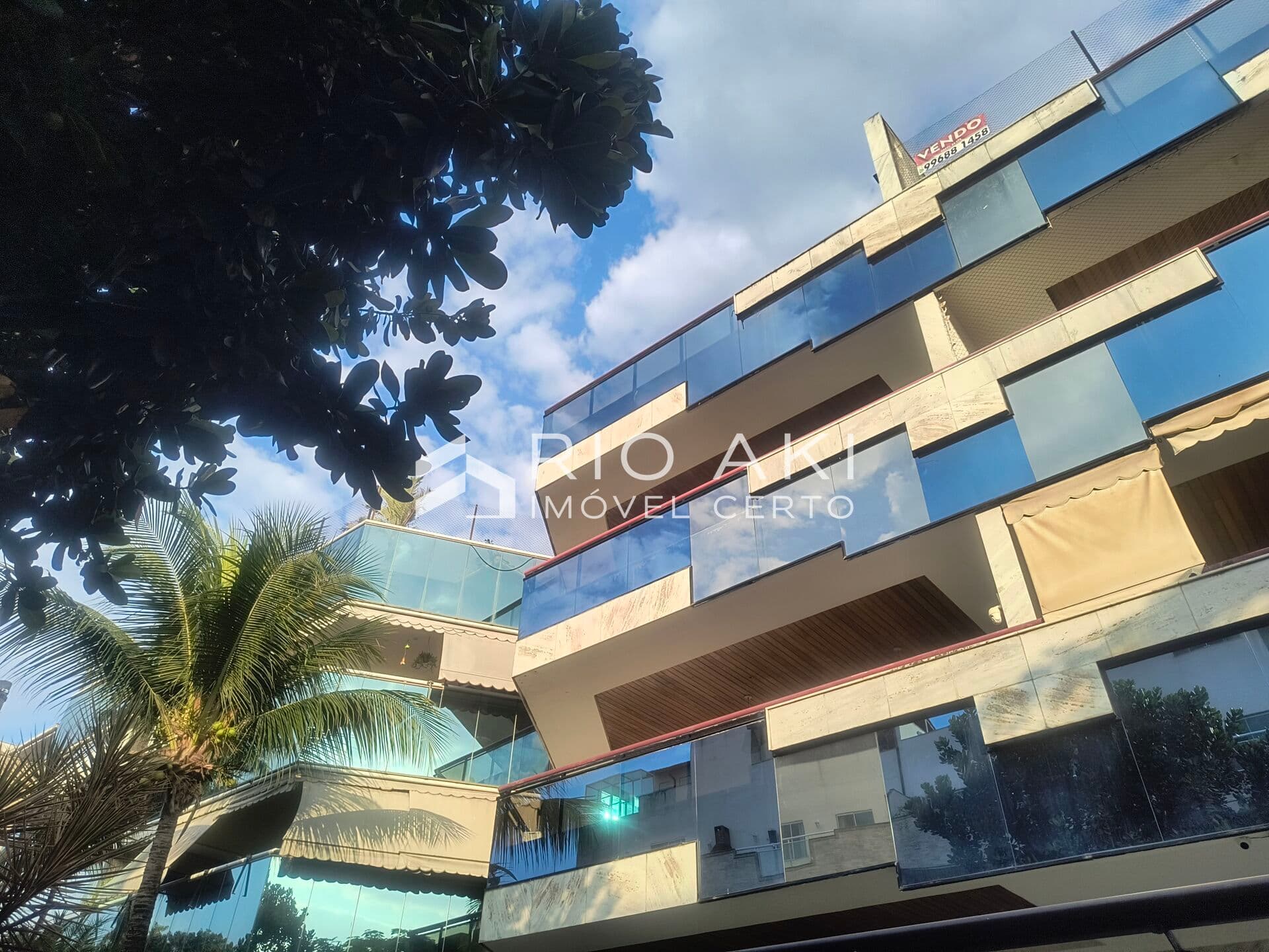 Apartamento Reformado, varandão, 110m², 2 vagas, localização Nobríssima no Recreio dos Bandeirantes,.