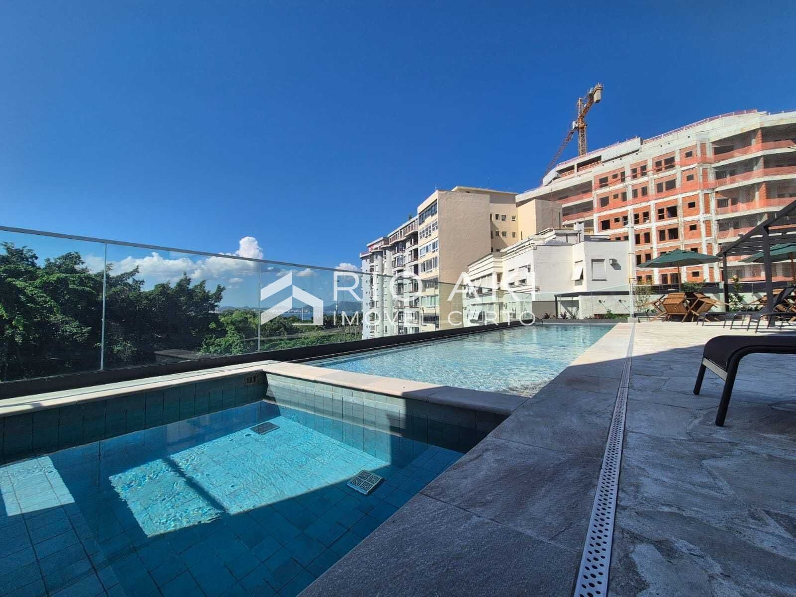 Charmoso apartamento reformado em edifício histórico da antiga Rádio Globo transformado em residencial moderno.