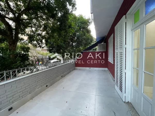 Apartamento Garden reformado em Alto Padrão, 2 quartos, sendo 1 suíte, no bairro mais nobre do Rio, Leblon.