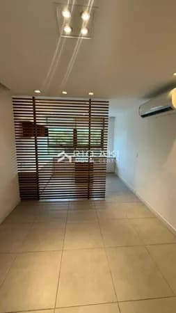 Sala Comercial 32m² reformada no Lead Américas – Pronta para empresa ou escritório