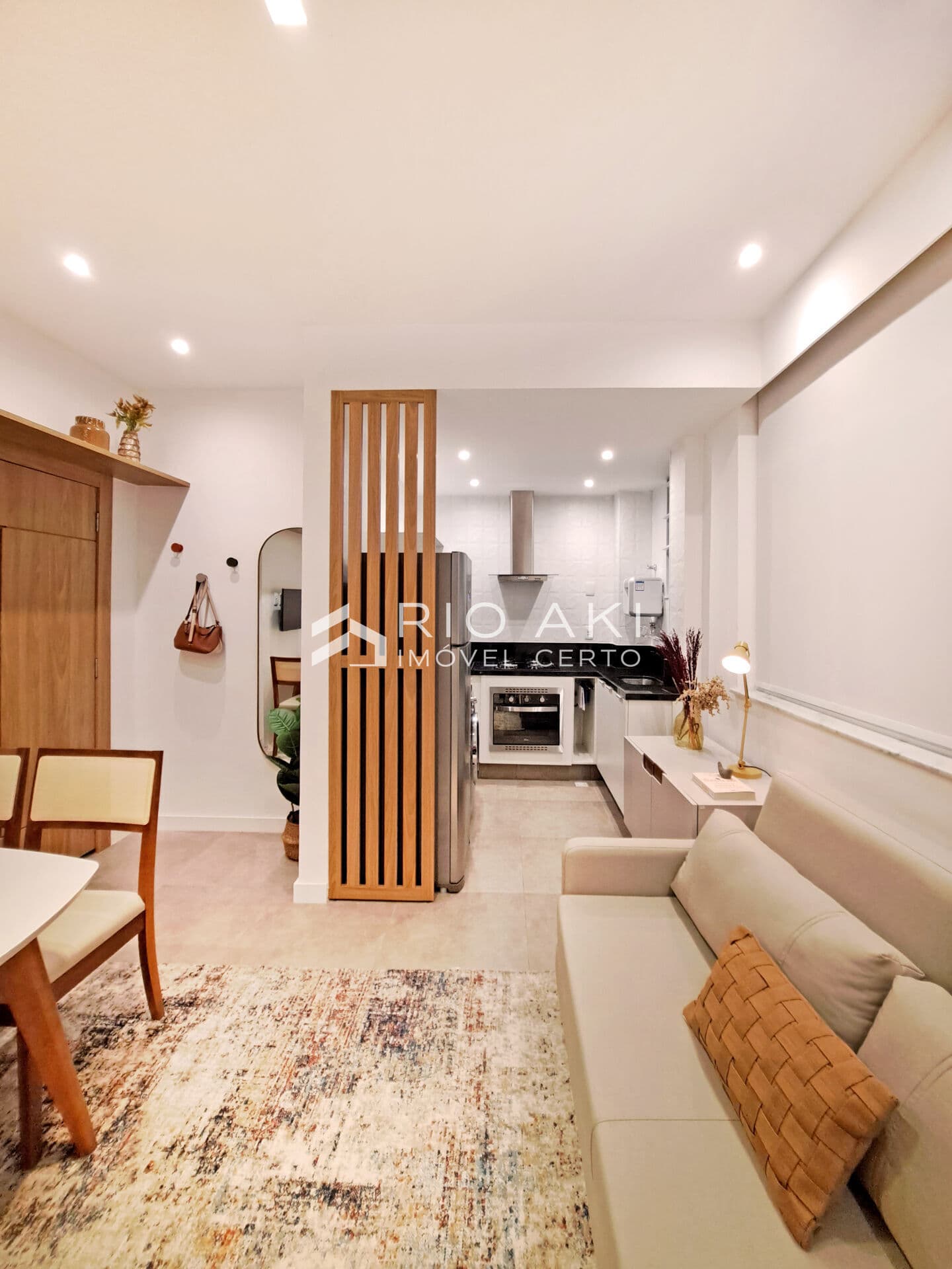 Apartamento amplo de Sala mais 1 suíte, mobiliada e pronta para você fazer muito dinheiro, no Bairro Peixoto, em Copacabana.