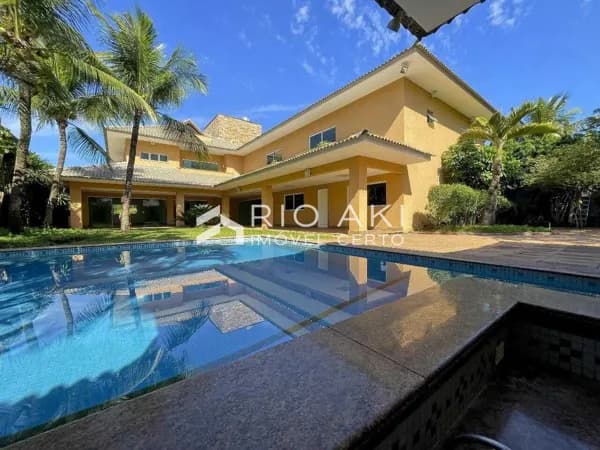 Mansão no Condomínio Malibu | Excelente Padrão | 1.000m² | Alto Potencial de Modernização / Retrofit