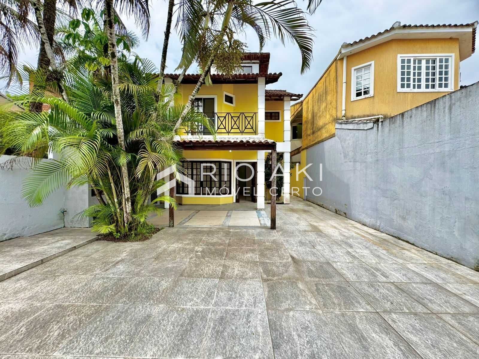 Casa duplex à venda no Condomínio Rancho Itaúna, na Rua Lagoa Bonita, em Vargem Grande.