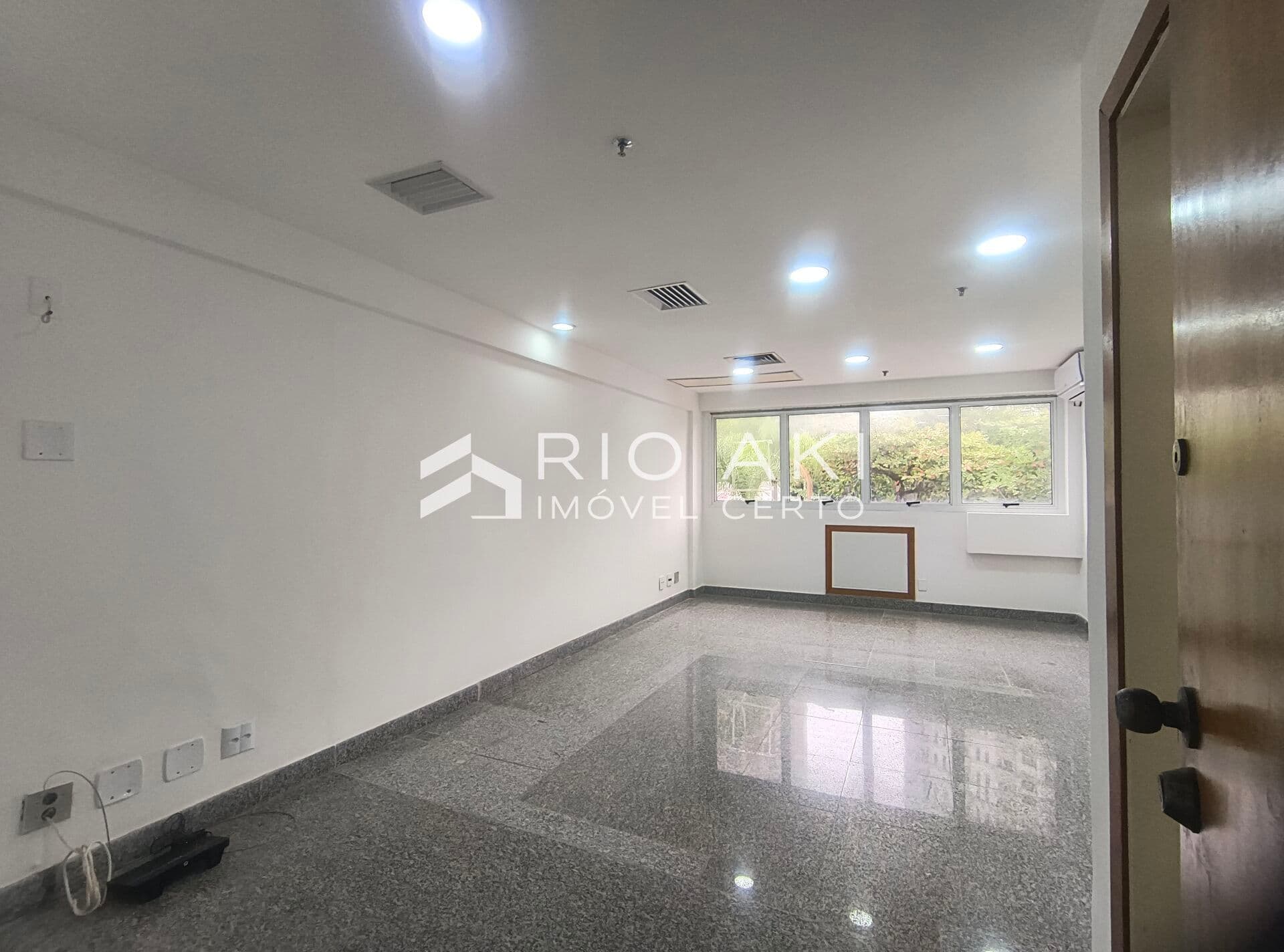 Sala Comercial no MIDTOWN NOVA IPANEMA, entre a Alvorada, Barra Shopping e Parque das Rosas.