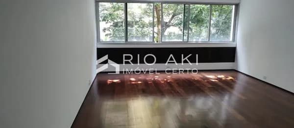 Apartamento Padrão, 190m², 4 quartos, duas dependências de serviço, 1 Vaga e bem localizado em Copacabana.