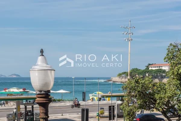 Apartamento amplo e reformado, na Praia de Copacabana, 196m², 3 quartos (2 suítes), Vaga e vista Mar.