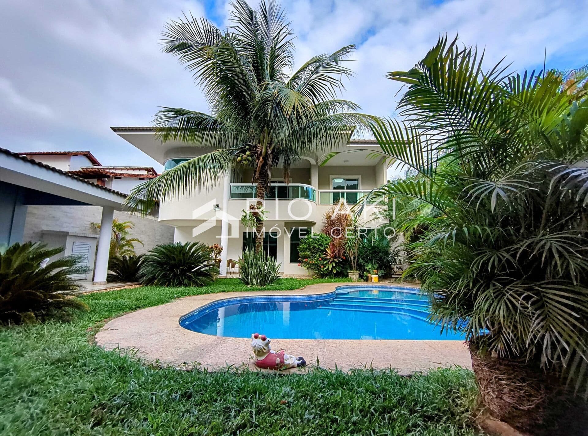 Mansão 638m² – 4 suítes – Piscina – Condomínio de luxo Praia do Pontal