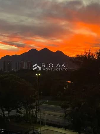 Apartamento à venda – Alfa Barra | 2 Quartos + Dependência | Vista Pedra da Gávea e Lagoa