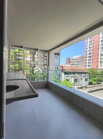 Apartamento Alto Padrão, Studio-Suíte com Vaga, andar alto e vista frontal, ideal para aluguel de alto padrão.