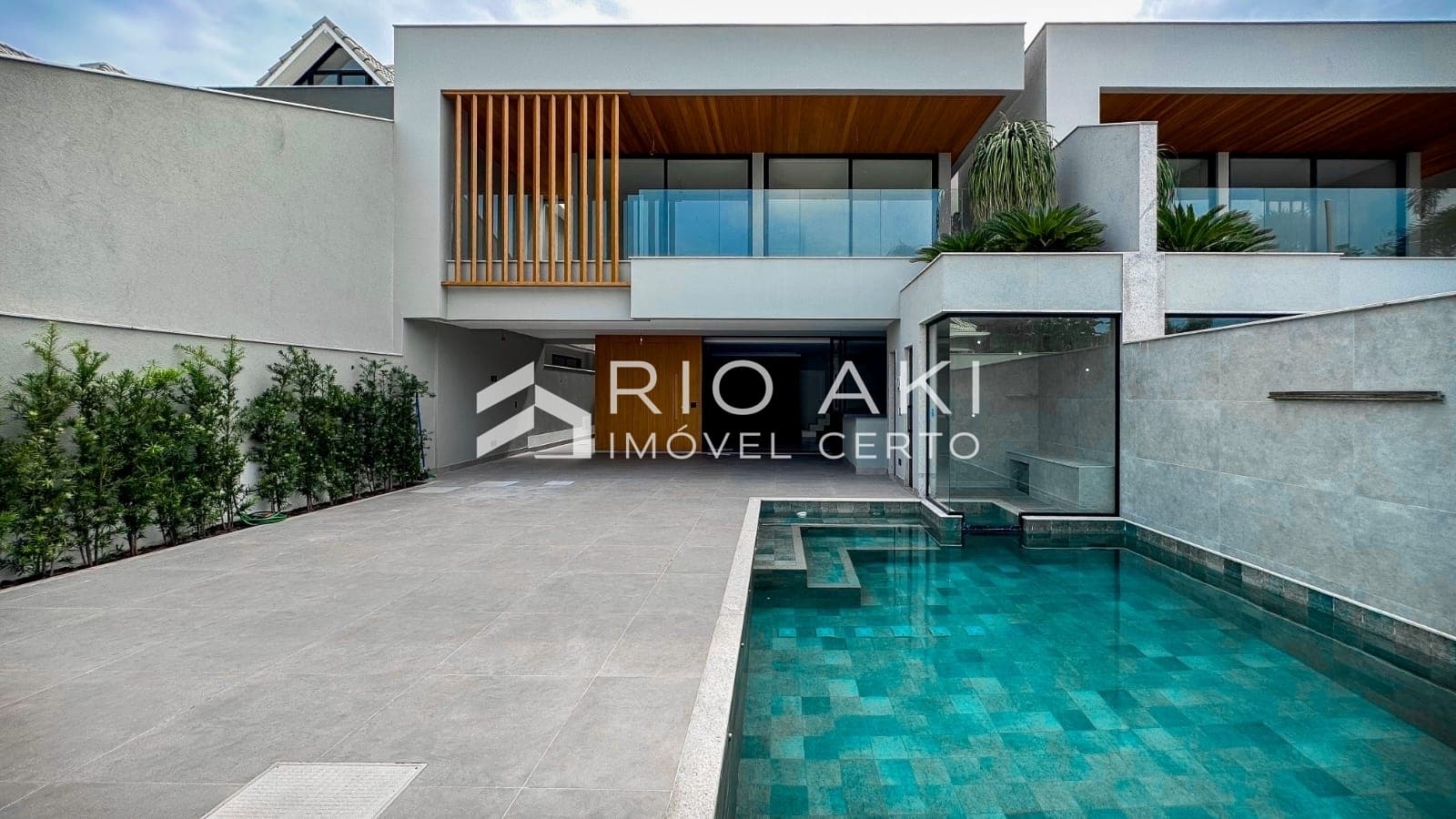 Casa triplex – 5 suítes – Alto padrão – Barra da Tijuca