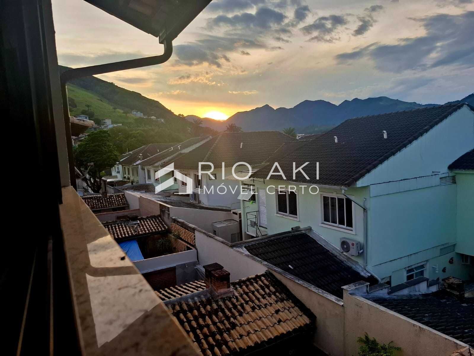 Casa Triplex 181m² em condomíno fechado, na Taquara.