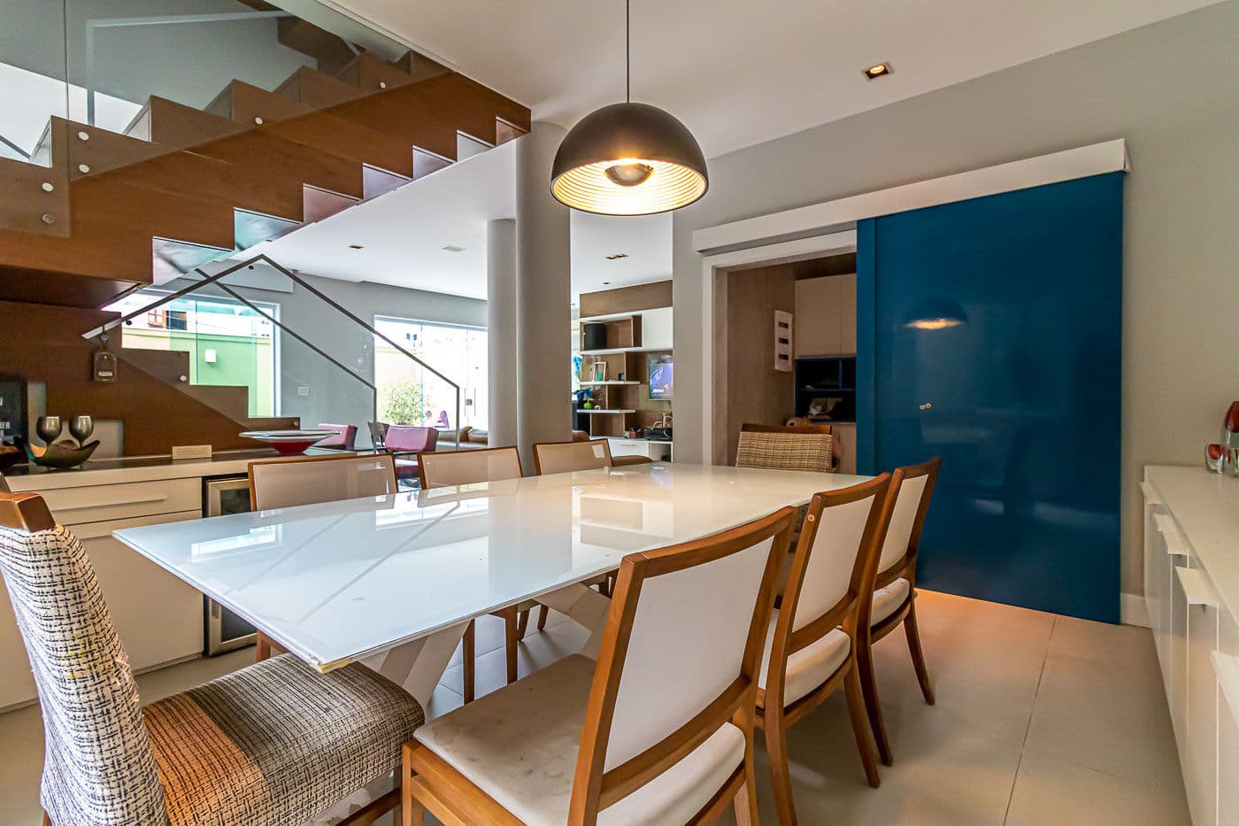 Casa de Vila, Reformada em Alto Padrão, 595m², 6 quartos sendo 4 suítes, sauna, piscina e localização nobre.