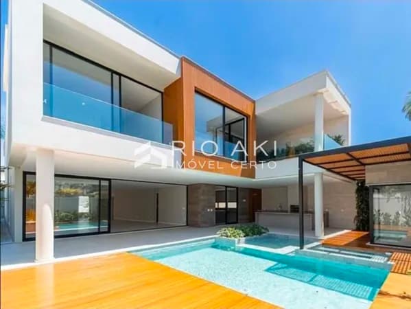 Casa Triplex Condomínio Del Lago – Barra da Tijuca Segurança 24h, localização nobre e alto padrão construtivo.