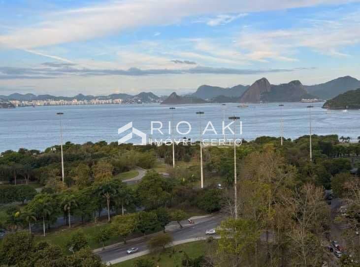 Apartamento Alto Padrão, 195m², 4 quartos, 2 Vagas, Frente e Vista Mar, Andar alto, impecável. Praia do Flamengo