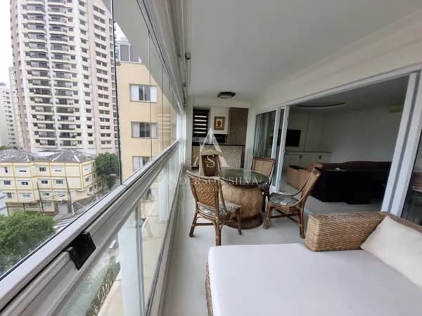 Apartamento de 149m² • 3 suítes • 3 vagas