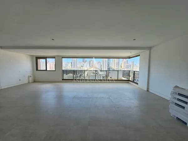 Apartamento amplo de 221m²• 4 suítes • 5 vagas • Pronto para decorar
