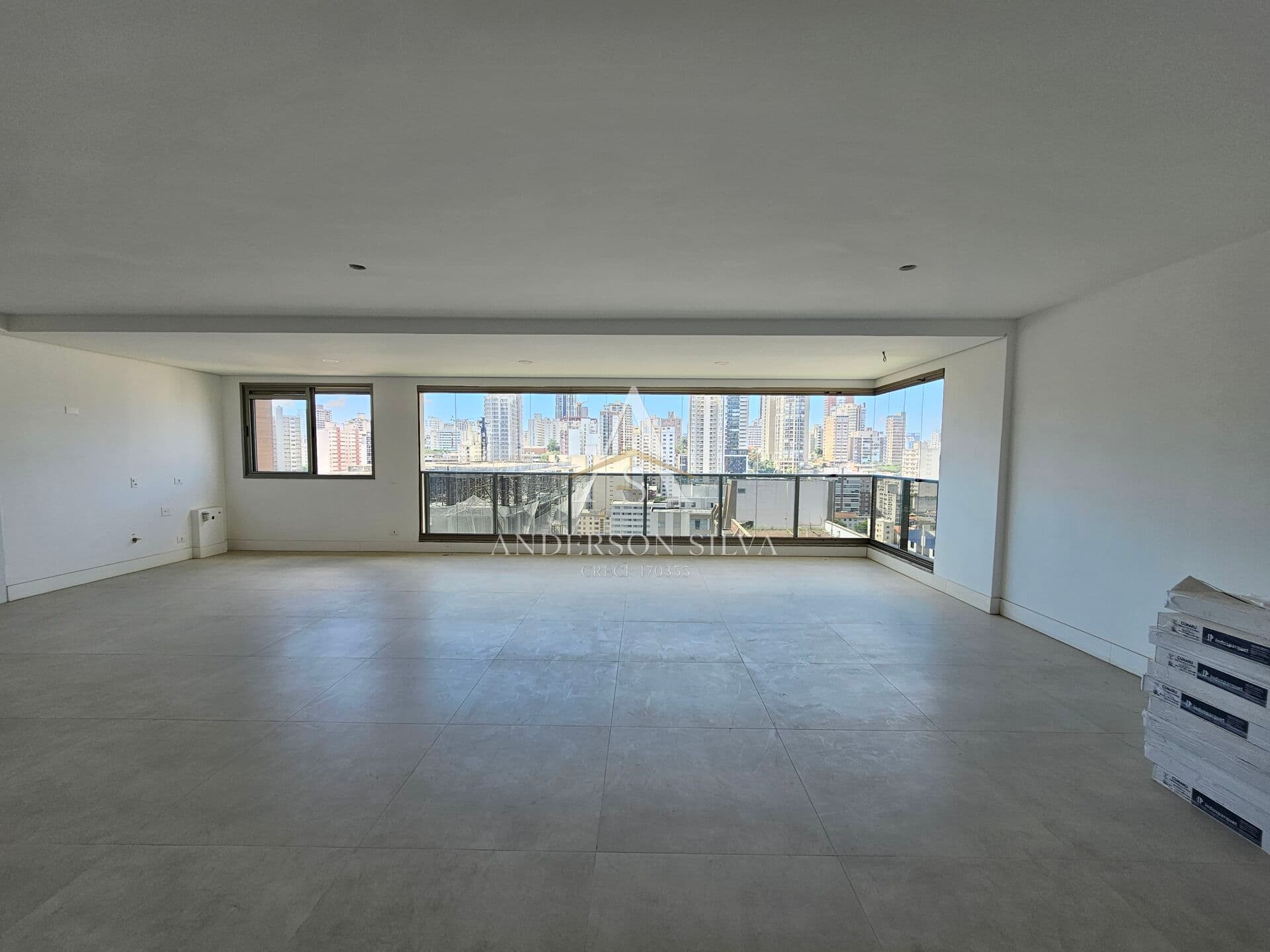 Apartamento amplo de 221m²• 4 suítes • 5 vagas • Pronto para decorar