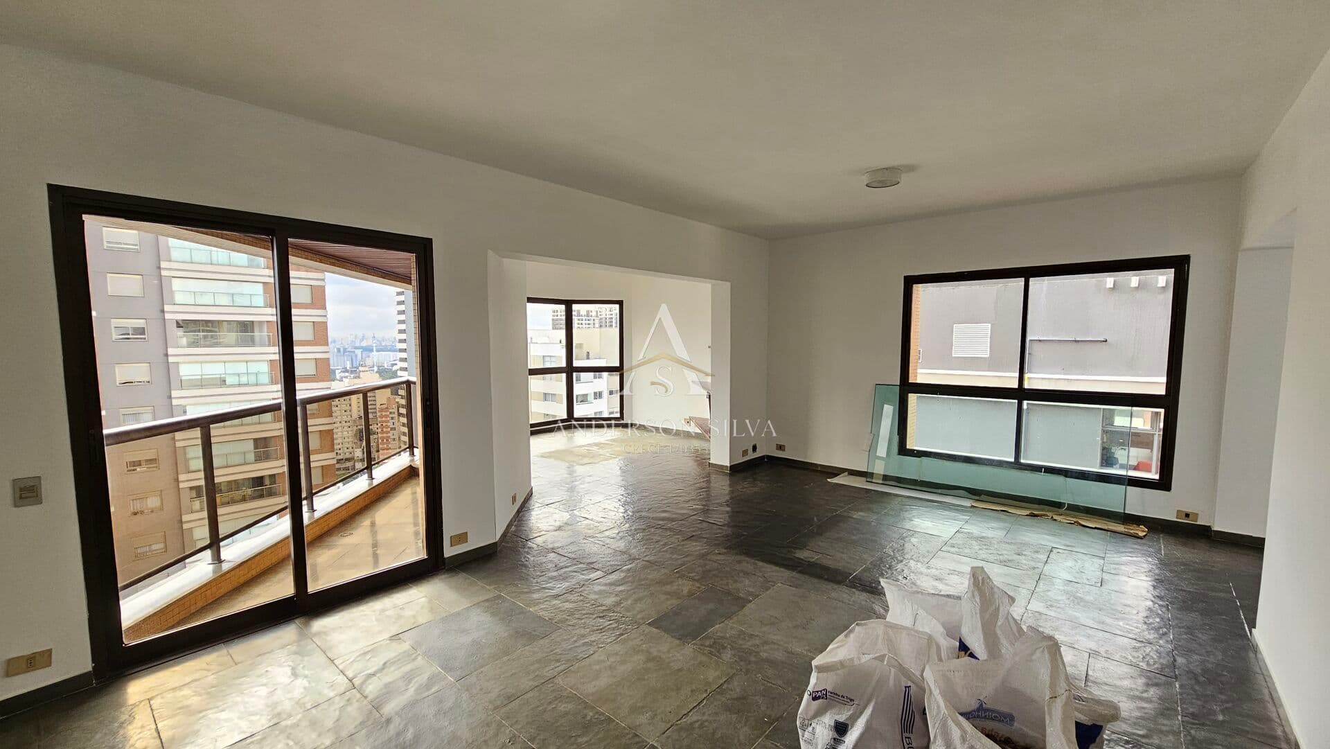 Apartamento Alto padrão de 215m²• 4 dorms • 3 suítes • 3 vagas