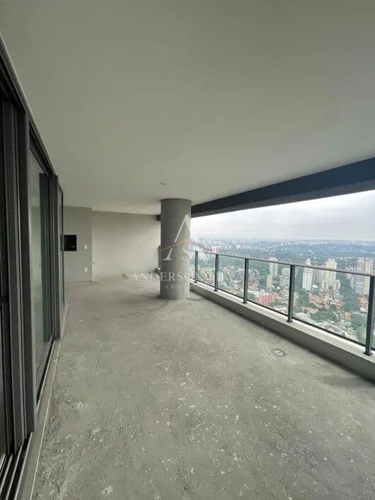 Apartamento de 275m² • 4 suítes • 4 vagas • pronto para decorar