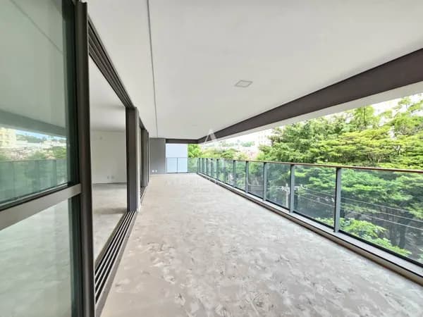 Apartamento Alto padrão de 234m²• 2 suítes • 3 vagas • Pronto para decorar