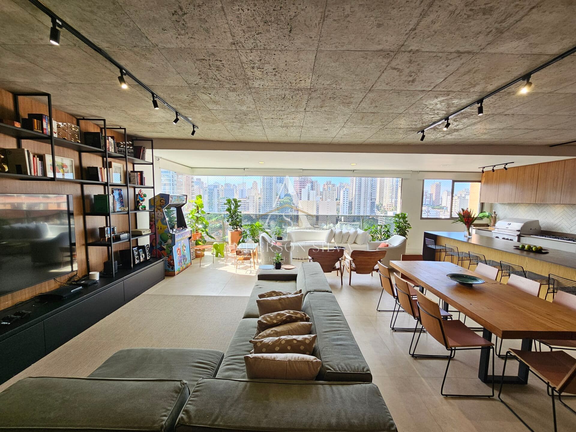 Apartamento impecável de 221m² • 4 suítes • 5 vagas • Mobiliado