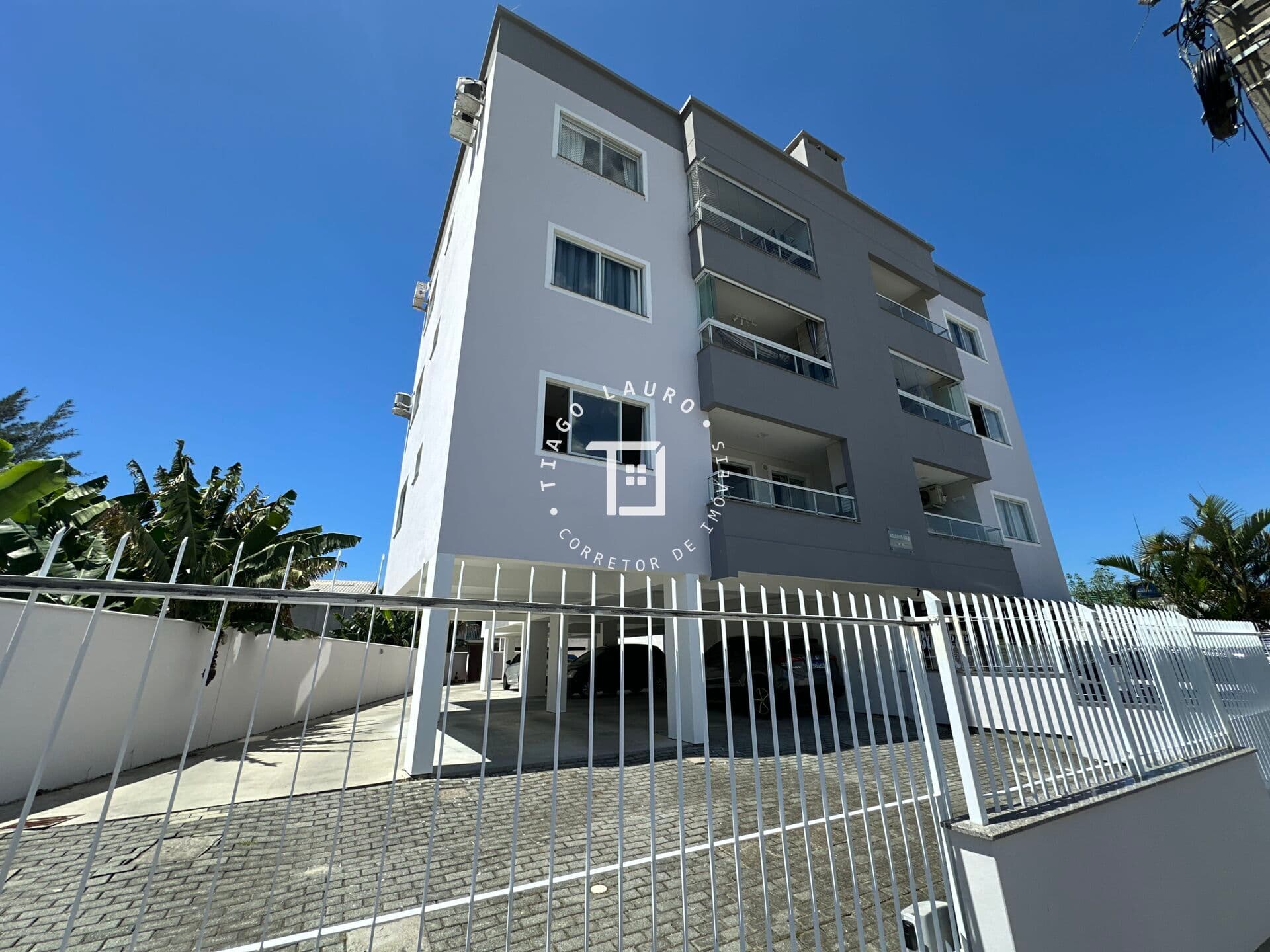Apartamento 03 Dormitórios Sendo 01 Suíte C/02 Vagas de Garagens Jardim Eldorado-Palhoça.