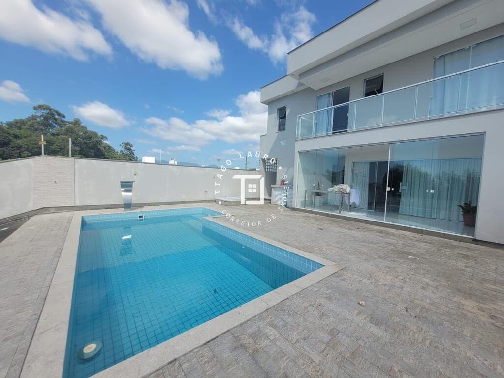 Casa Em Condomínio Fechado C/ 02 Suítes Em Palhoça.