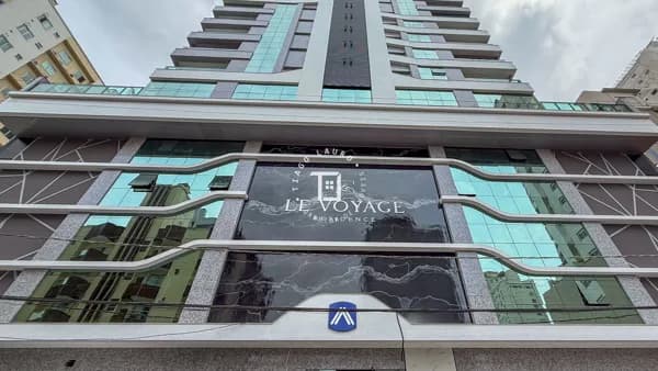 Apartamento 3 Suítes com 02 Vagas de Garagens em Meia Praia Itapema-SC.