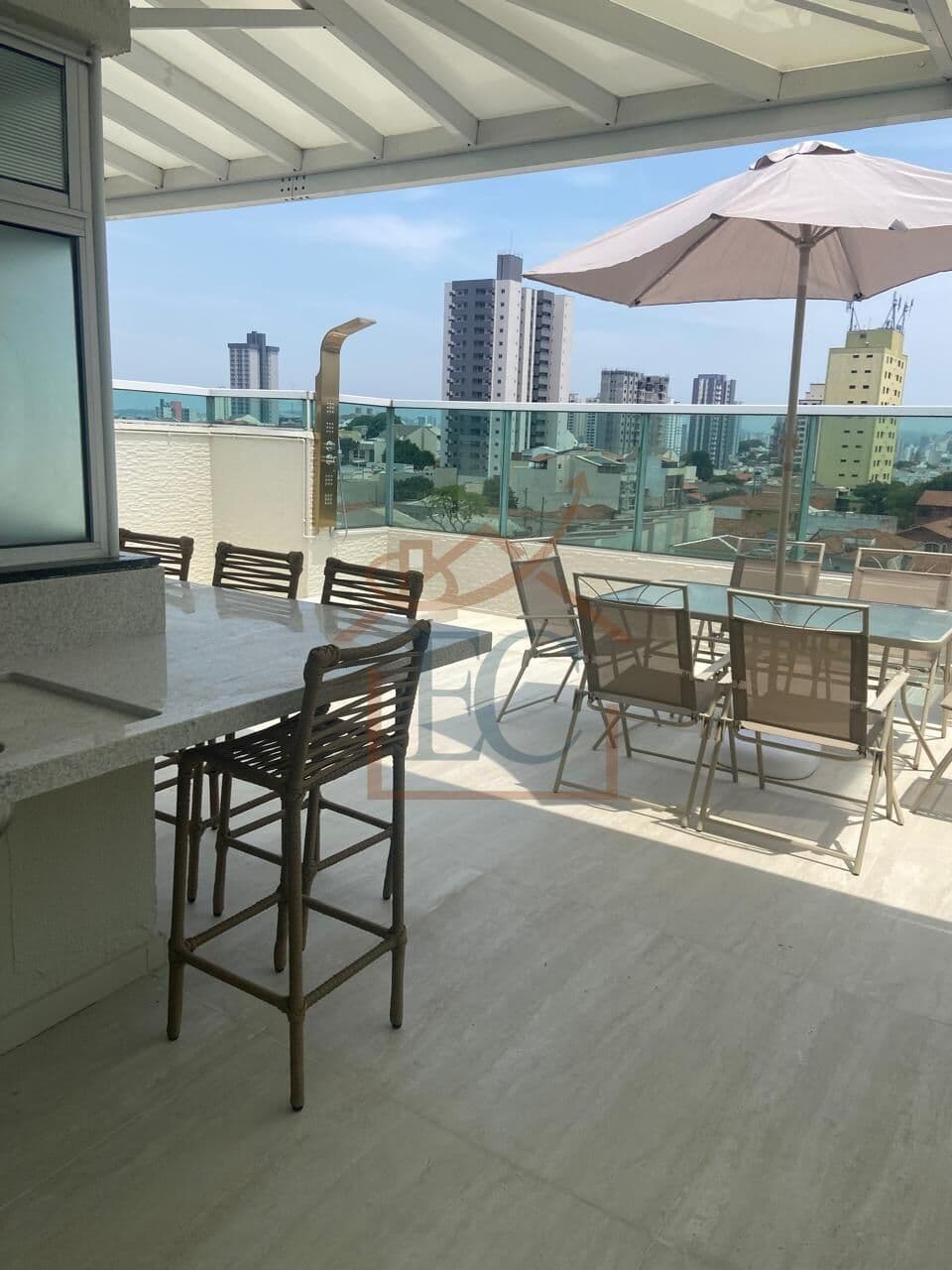 Duplex decorado com ambientes amplos e área gourmet
