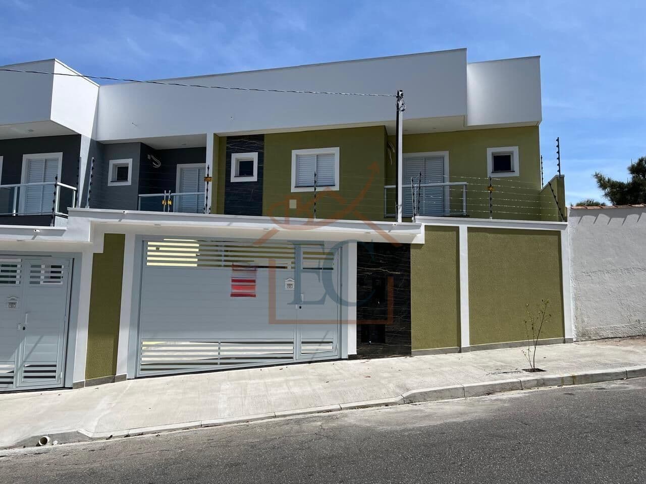 Sobrado moderno com 2 suítes, sacada e 2 vagas