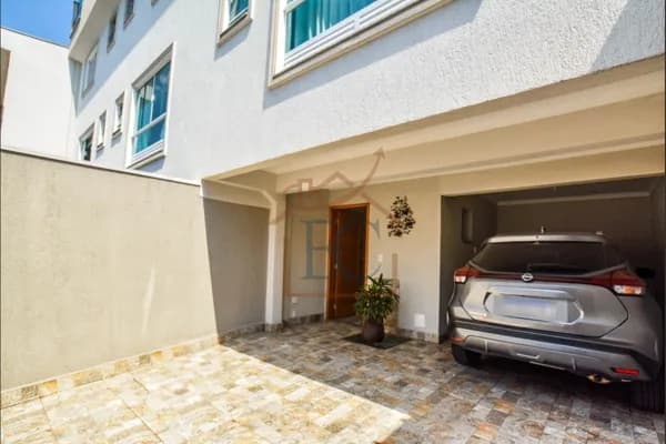 Sobrado 118m² com suíte, espaço gourmet e 3 vagas em Camilópolis
