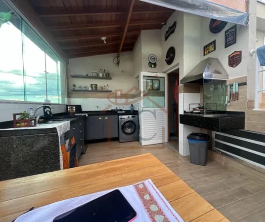 Sobrado 118m², 2 dormitórios, suíte, espaço gourmet e 3 vagas na Vila Camilópolis