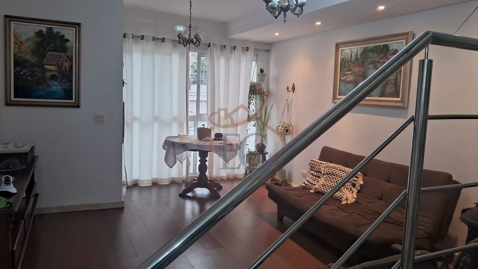 Sobrado moderno com 3 suítes e energia solar na Vila Assunção