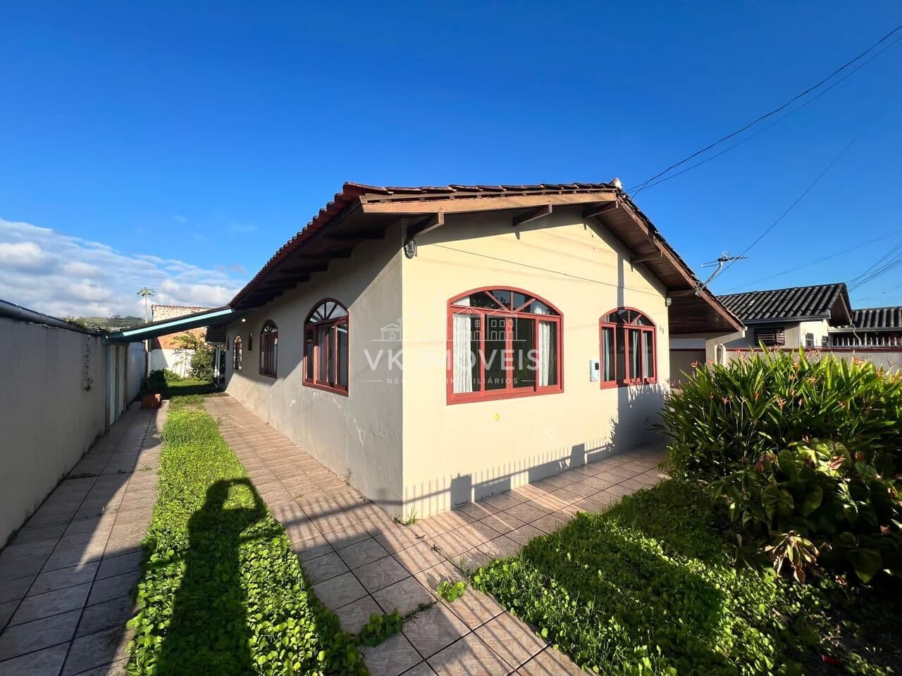 Casa com 4 Quartos e Amplo Terreno no Rocio Grande - R$ 350 Mil