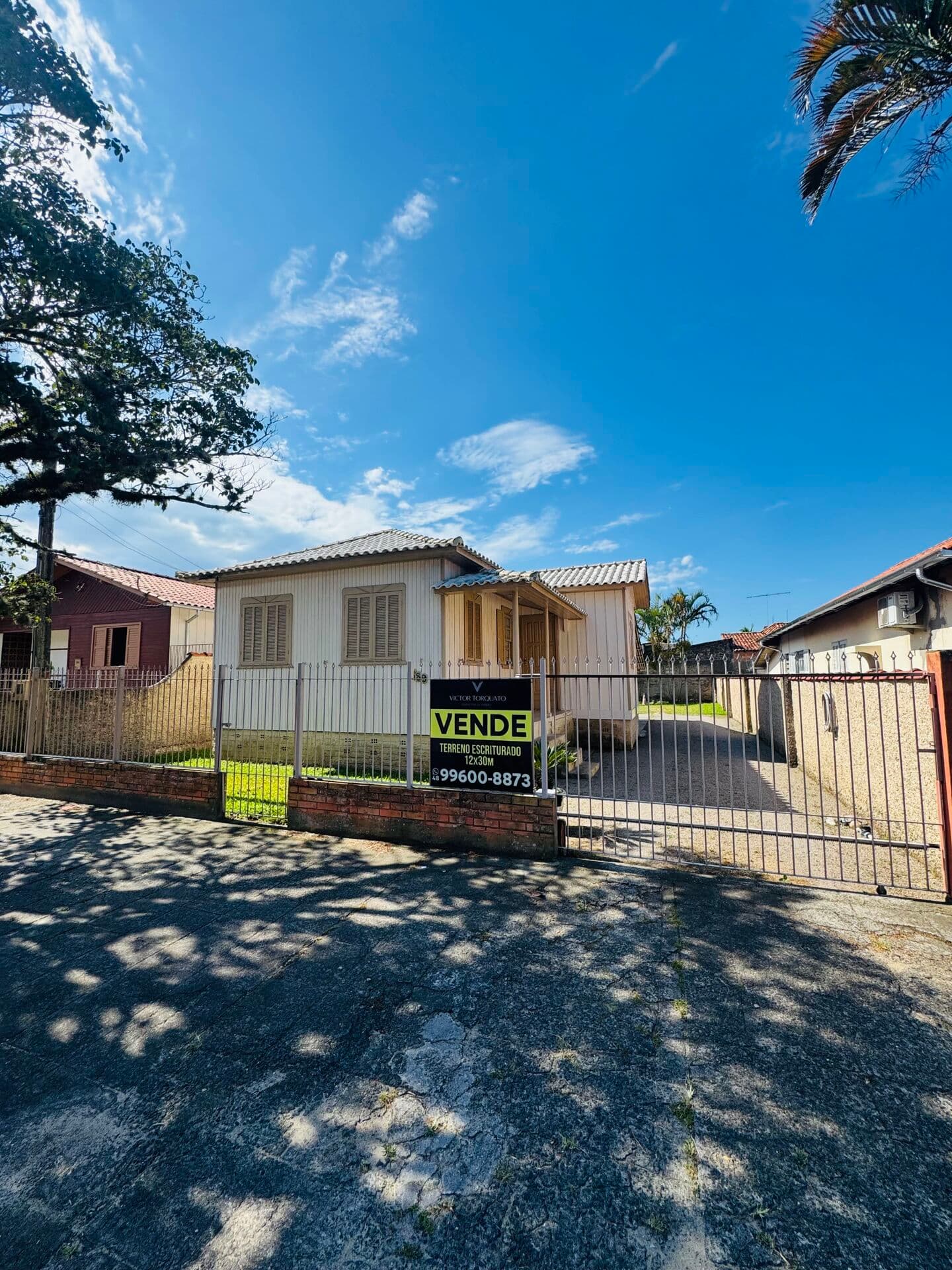 Casa/ Terreno em Ponto Comercial
