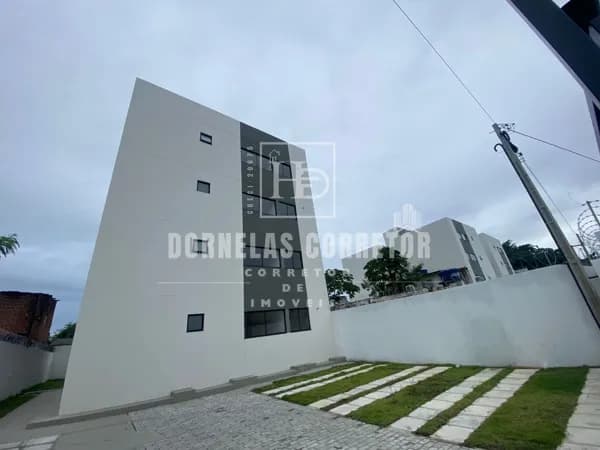 Apartamento em Fragoso | 2 Quartos, Sala Ampla, Garagem Rotativa.