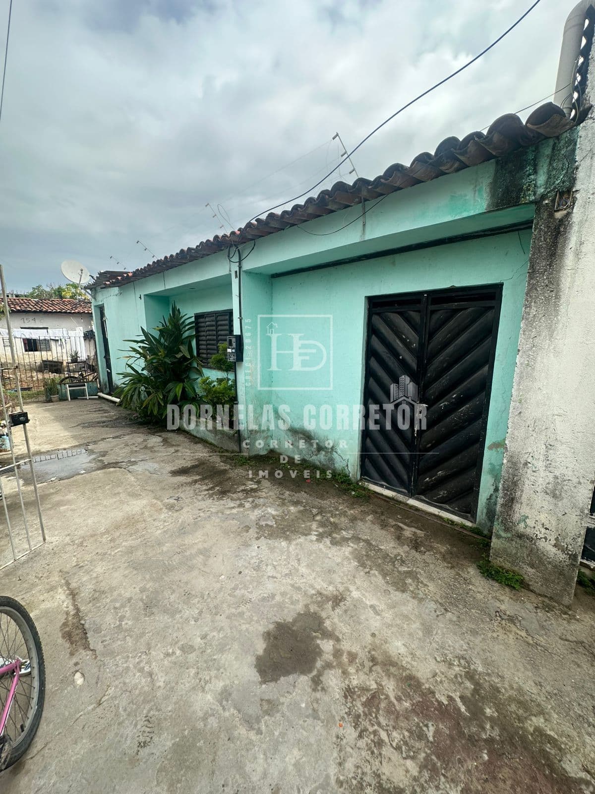 🏡 Imóvel com Duas Casas Independentes em Candeias – Imperdível