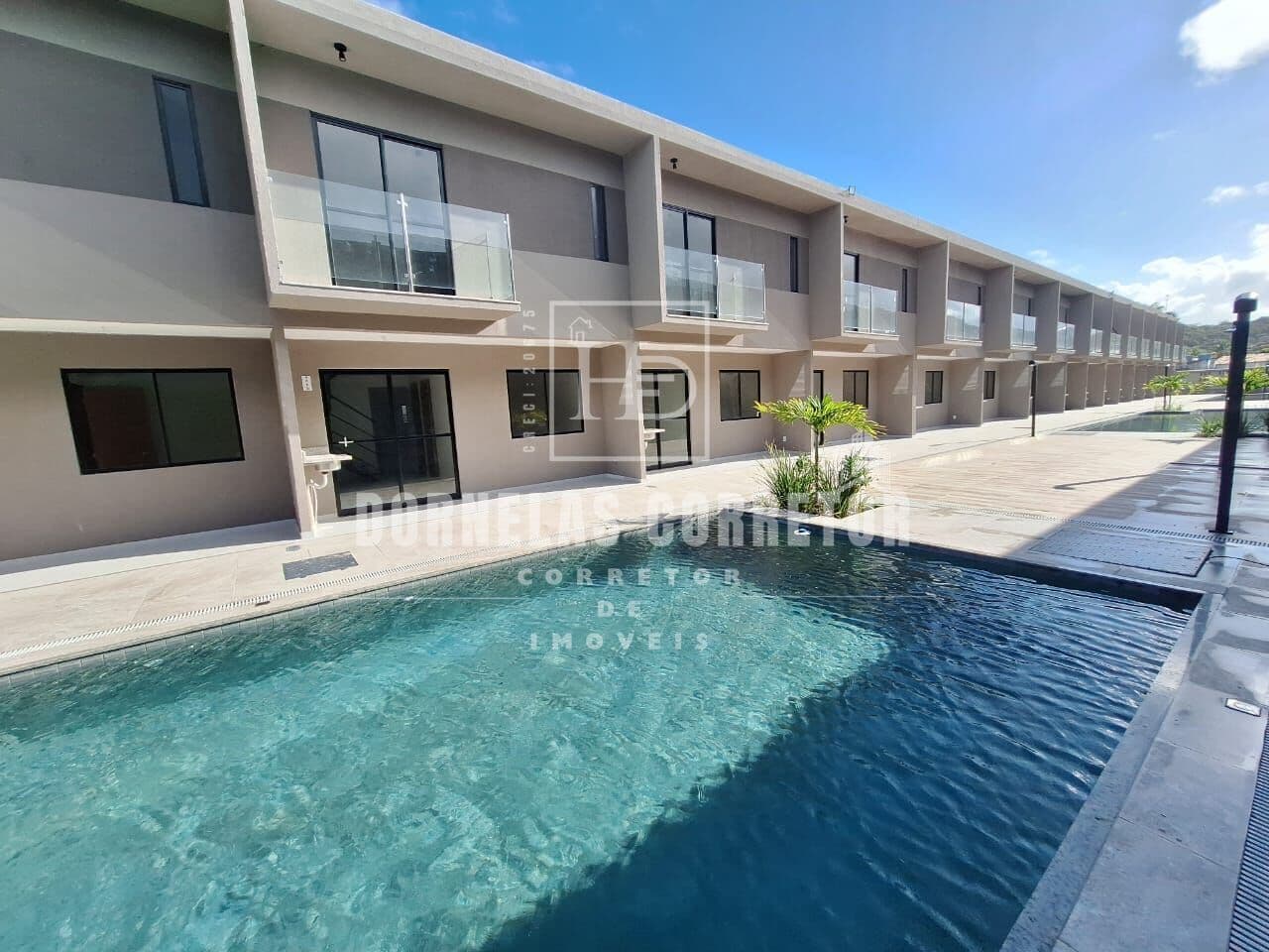 Casa Duplex no Forte Orange | Beira Mar, 2-3 Quartos, 3 Piscinas, 1 Vaga de Garagem.