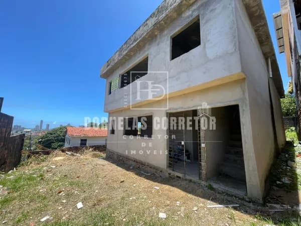 Terreno 20x50 com 2 Casas e 145m² de Área Construída
