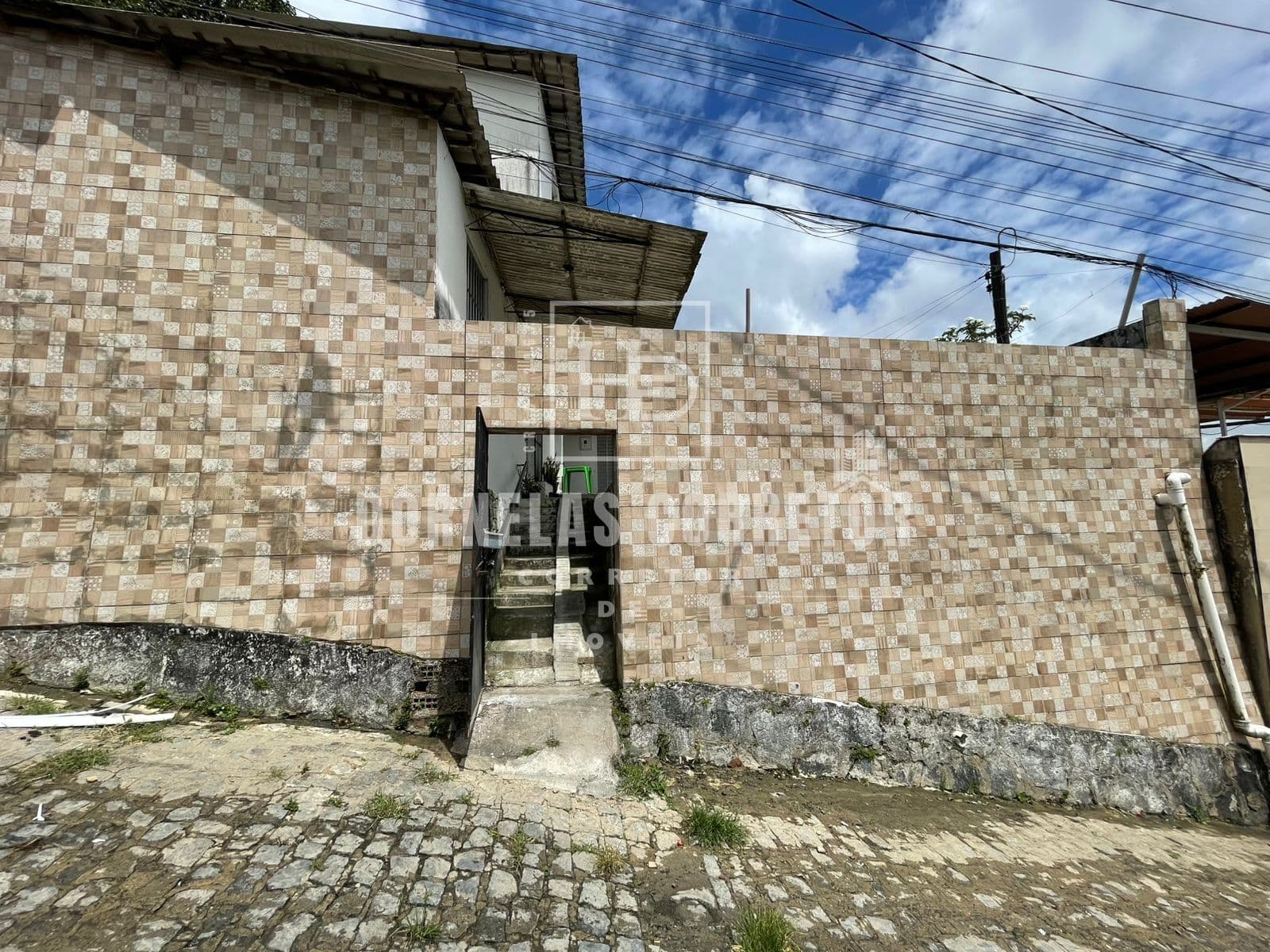 Oportunidade! Terreno + 3 Casas Prontas para Morar ou Alugar